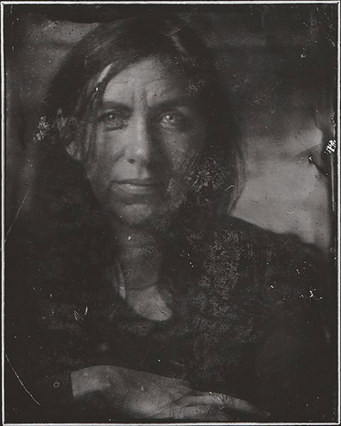 Analog fotografering ett självporträtt producerat med gammal teknik