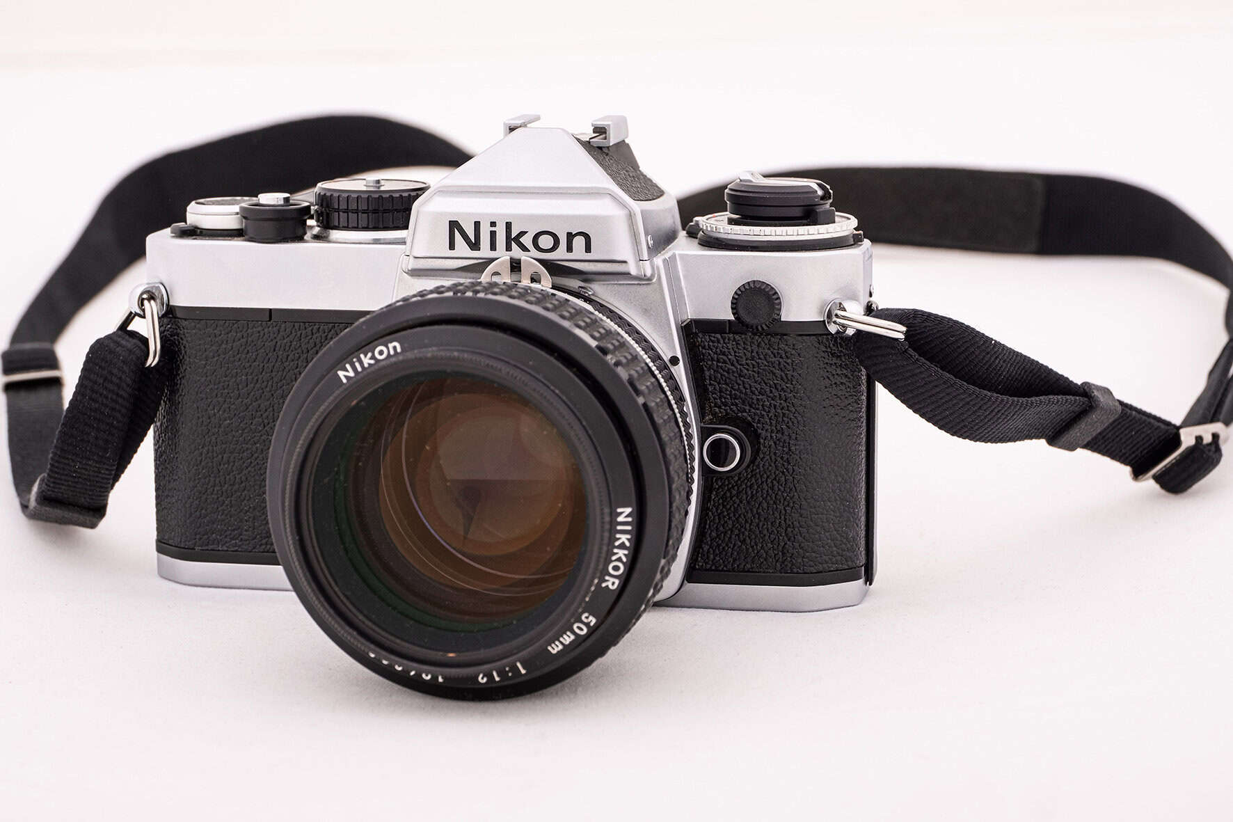 Analog kamera med ljusstark optik